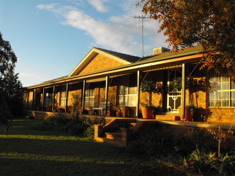 1 Glenburnie Close, Parkes NSW 2870