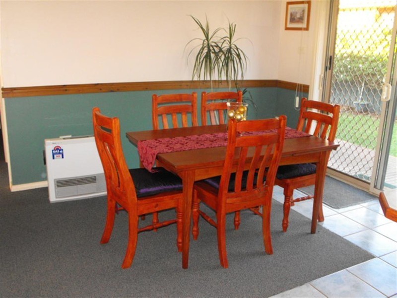 1 Glenburnie Close, Parkes NSW 2870
