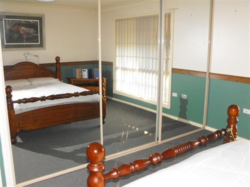1 Glenburnie Close, Parkes NSW 2870
