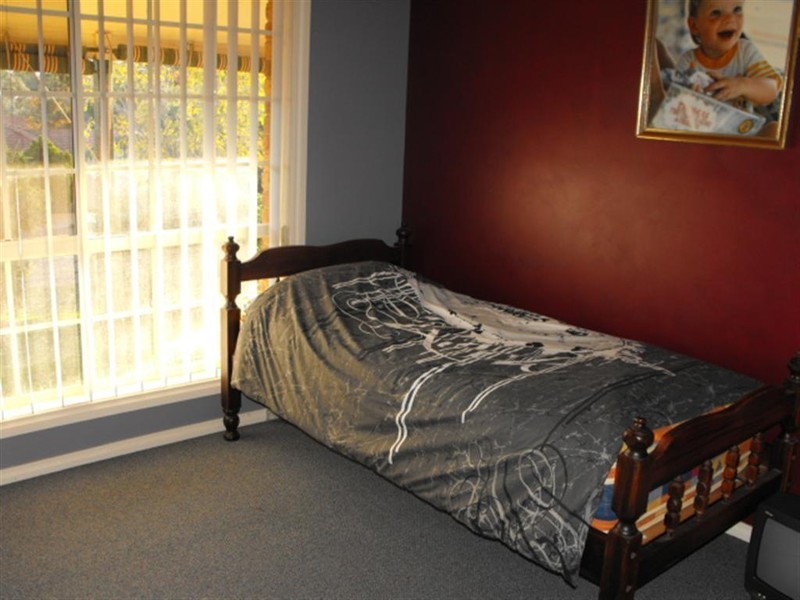 1 Glenburnie Close, Parkes NSW 2870