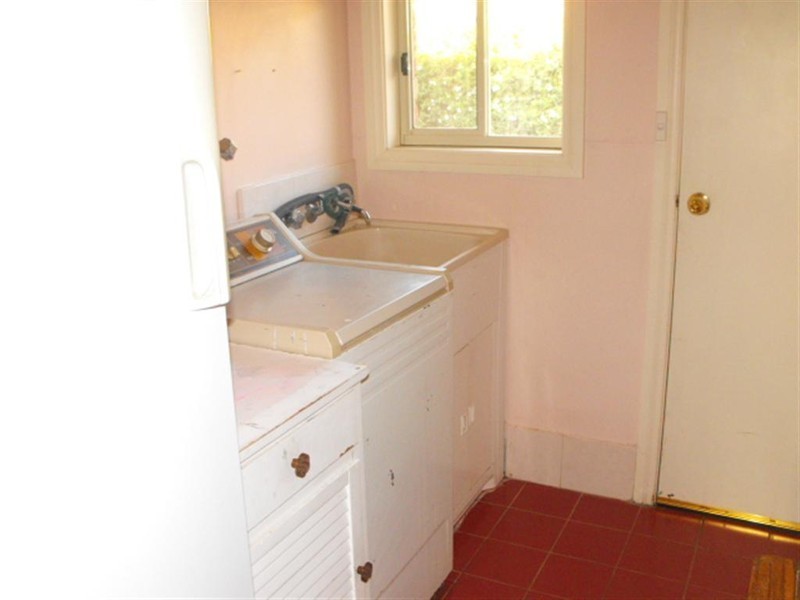 1 Glenburnie Close, Parkes NSW 2870