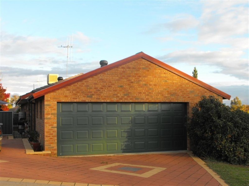 1 Glenburnie Close, Parkes NSW 2870