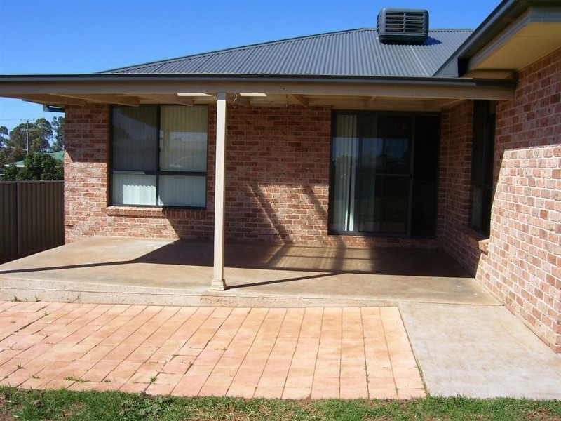 4 Alder Avenue, Parkes NSW 2870