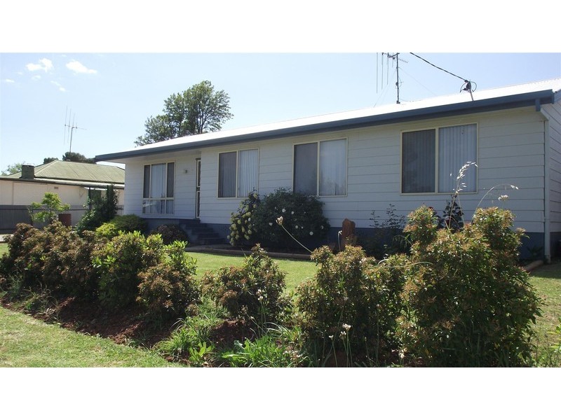 7 Lawson Street, Parkes NSW 2870