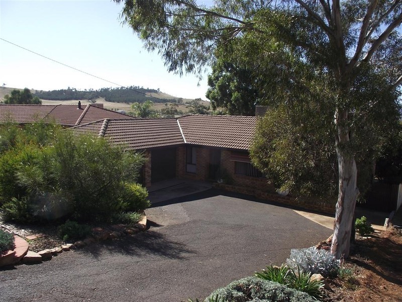 7 Panorama Crescent, Parkes NSW 2870