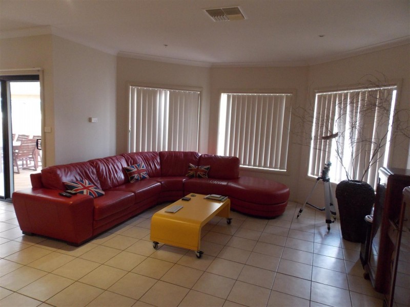 2 Light Horse, Parkes NSW 2870