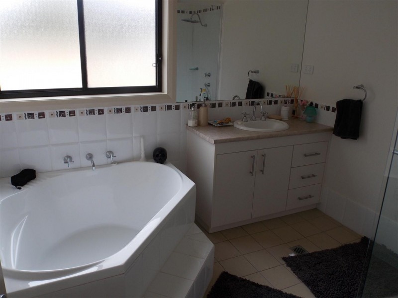 2 Light Horse, Parkes NSW 2870
