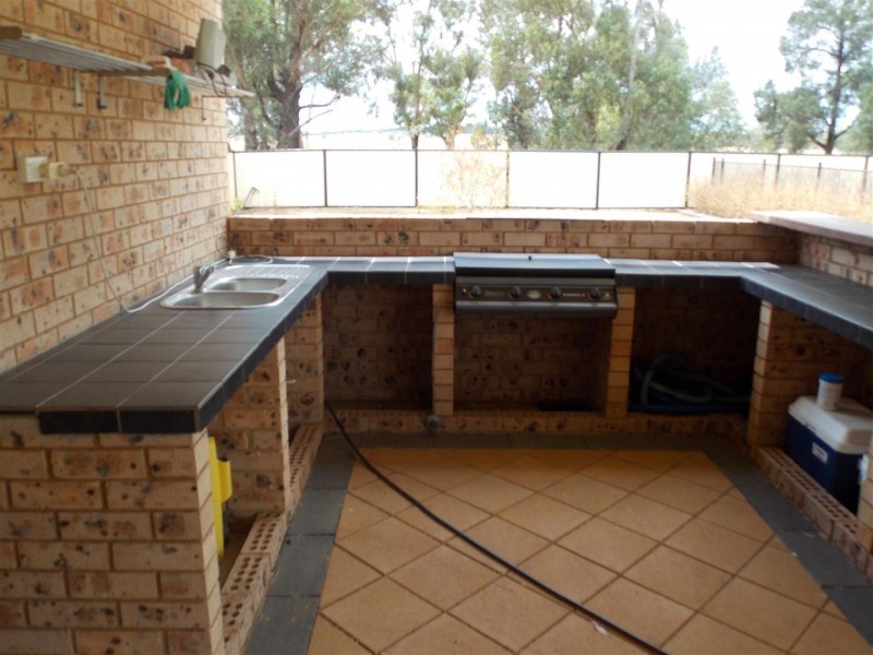 2 Light Horse, Parkes NSW 2870