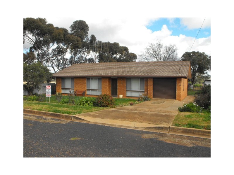 110 Warrah Street, Peak Hill NSW 2869