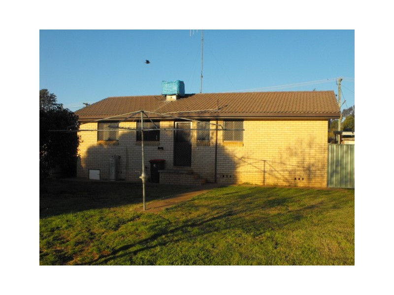 12 lawson Street, Parkes NSW 2870