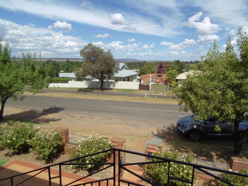 16 Forster Street, Parkes NSW 2870