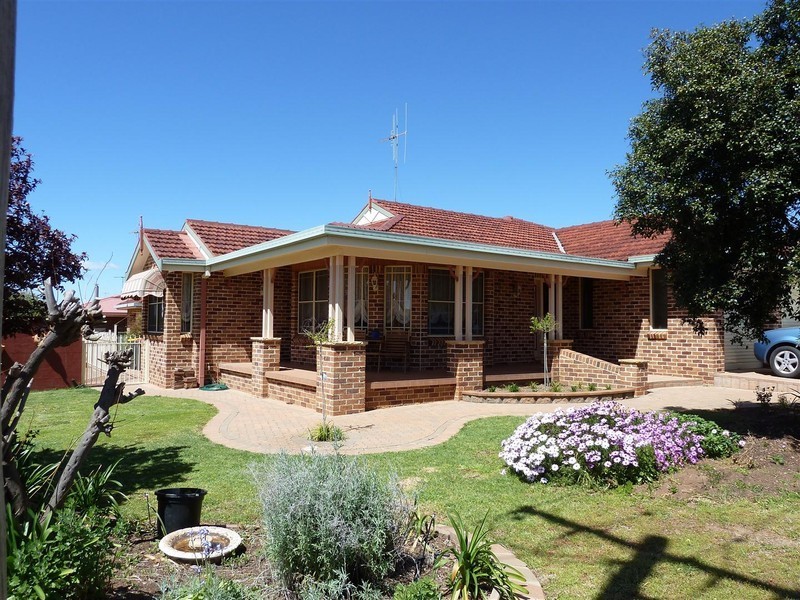 3 Flinders street, Parkes NSW 2870