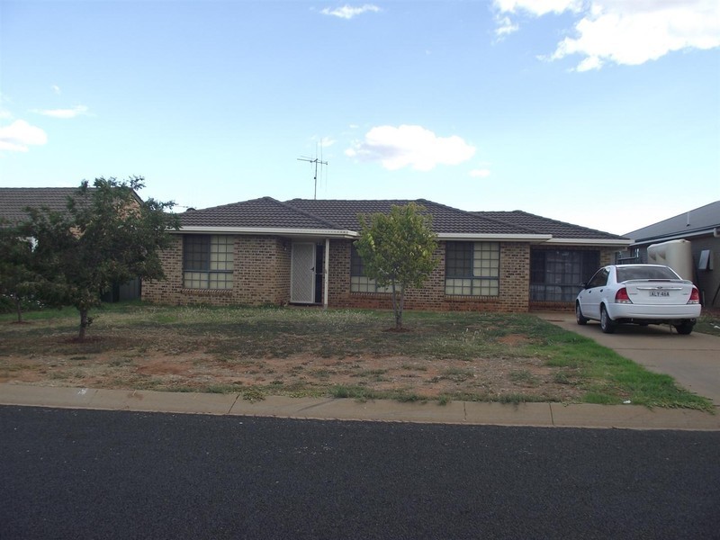 3 Thomas Tom Street, Parkes NSW 2870