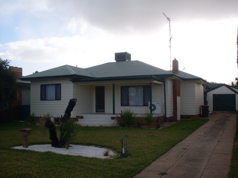 24 Pearce Street, Parkes NSW 2870