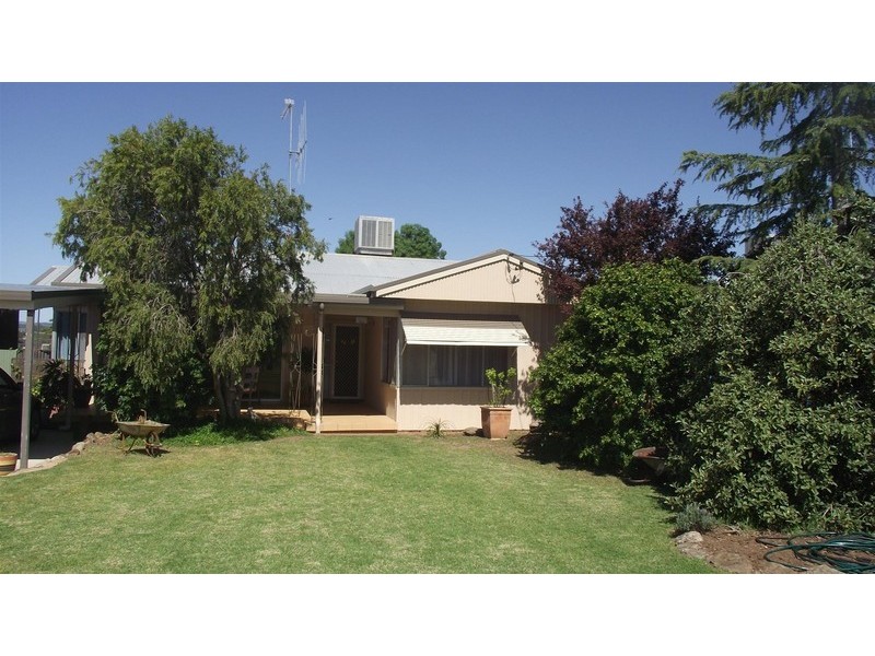 15 Middleton street, Parkes NSW 2870