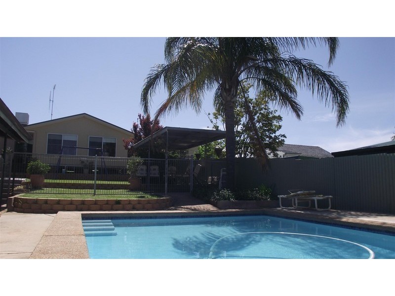 15 Middleton street, Parkes NSW 2870