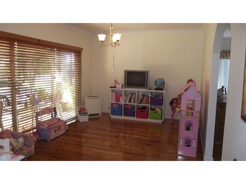 15 Middleton street, Parkes NSW 2870