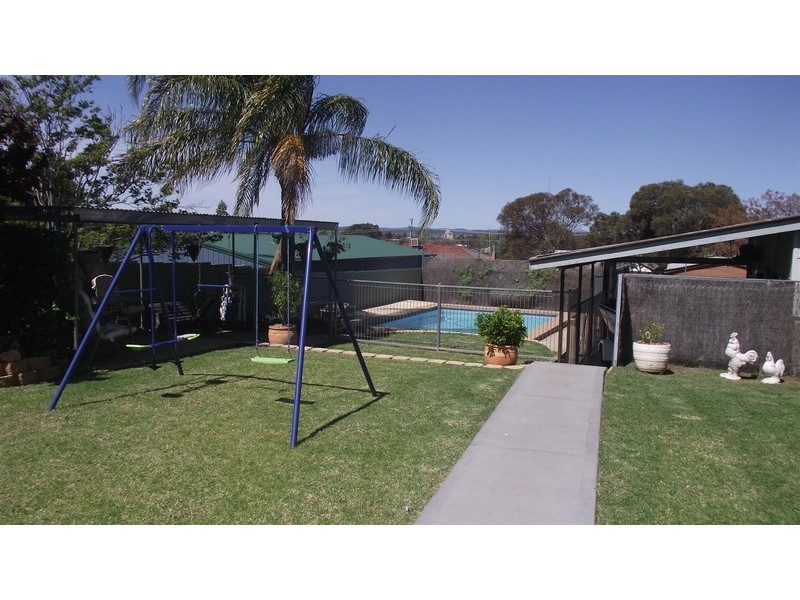 15 Middleton street, Parkes NSW 2870