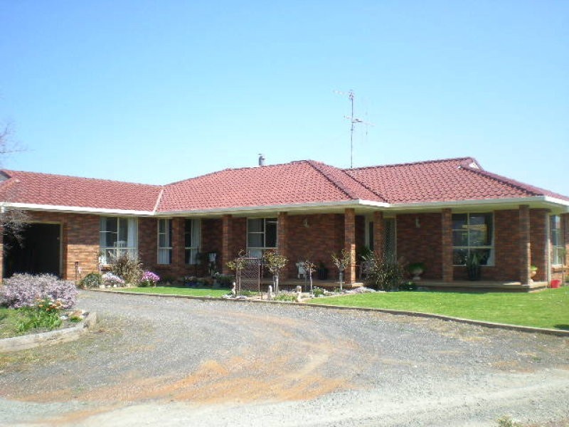 11 Ballerdee Lane, Parkes NSW 2870