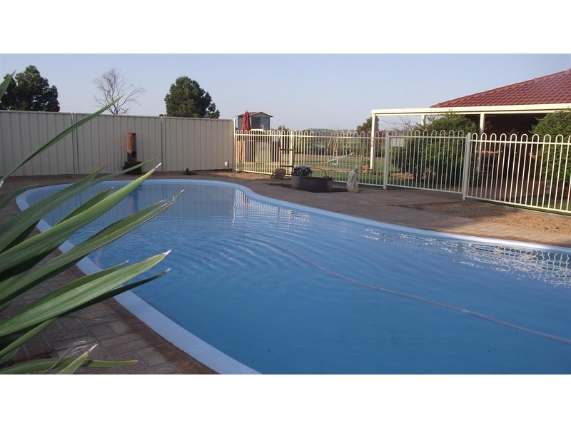 11 Ballerdee Lane, Parkes NSW 2870