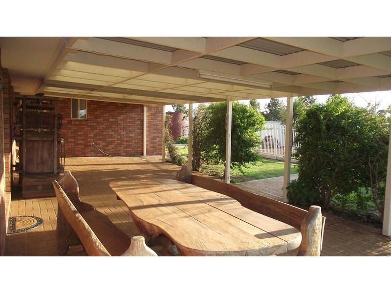 11 Ballerdee Lane, Parkes NSW 2870