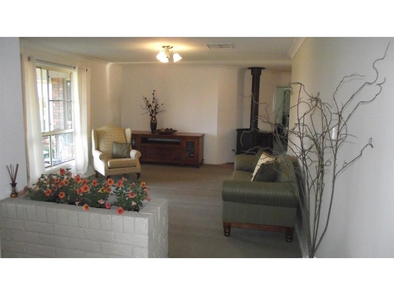 11 Ballerdee Lane, Parkes NSW 2870