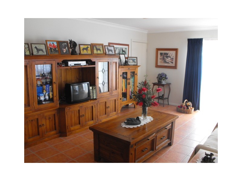 62 Tullamore Rd, Peak Hill NSW 2869