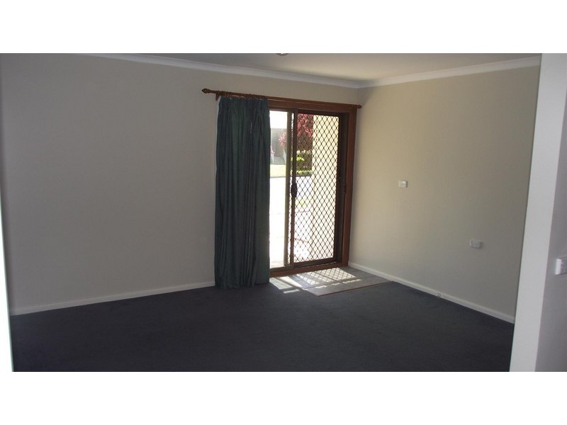 7 Moon Crescent, Parkes NSW 2870