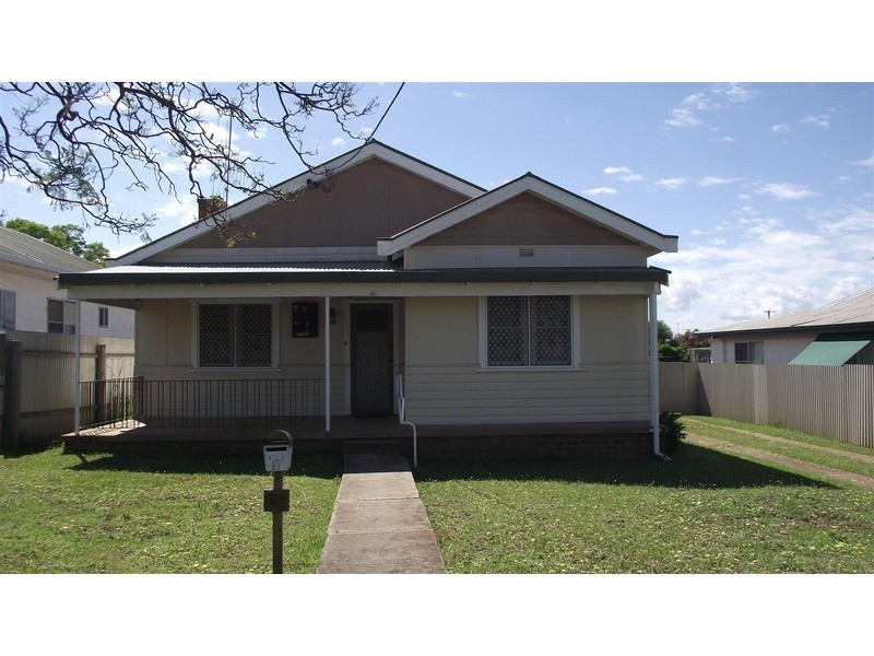 13 East Street, Parkes NSW 2870