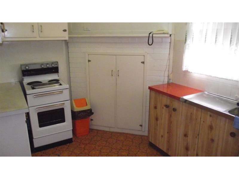 13 East Street, Parkes NSW 2870