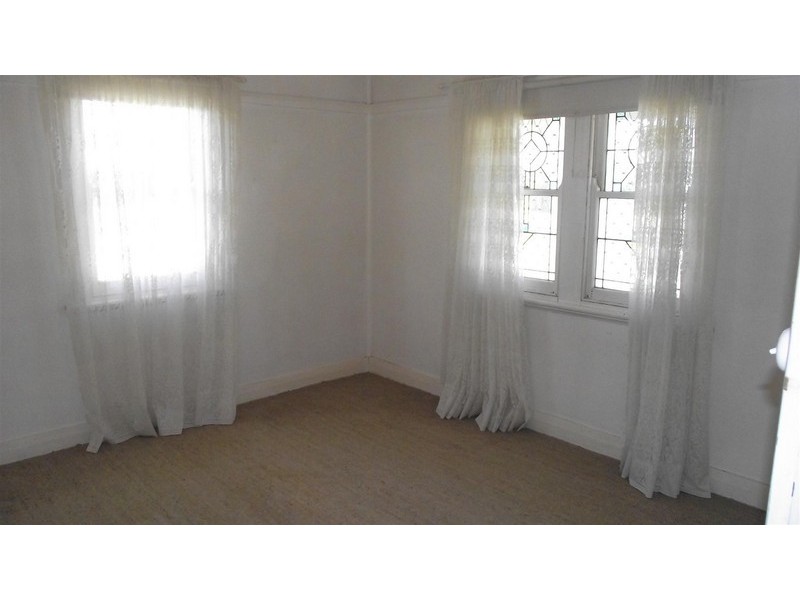 13 East Street, Parkes NSW 2870