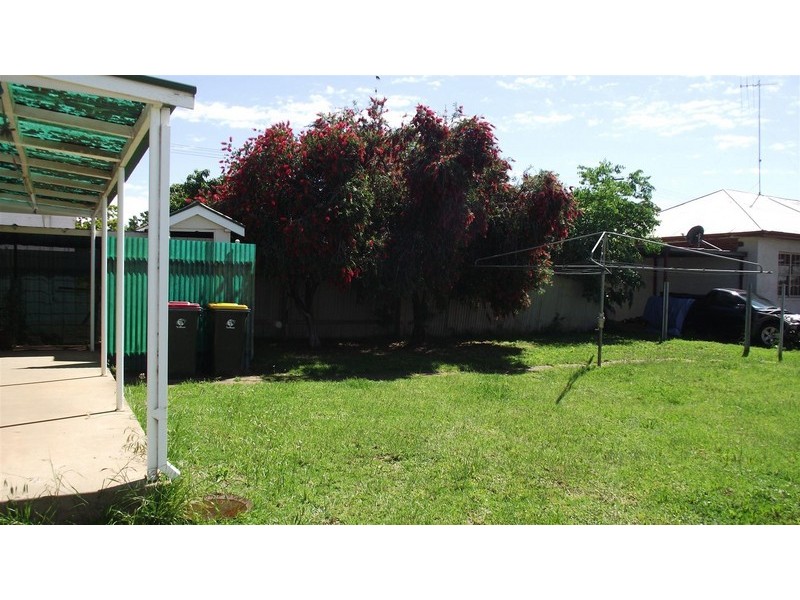 13 East Street, Parkes NSW 2870