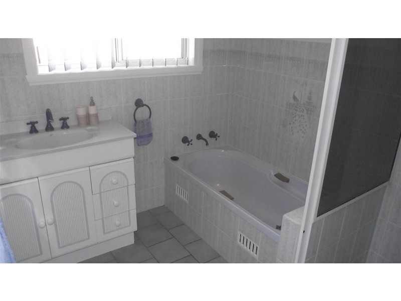 16 Webb Street, Parkes NSW 2870