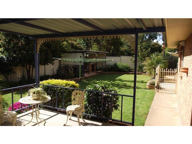 16 Webb Street, Parkes NSW 2870
