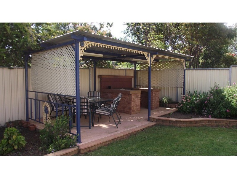 16 Webb Street, Parkes NSW 2870