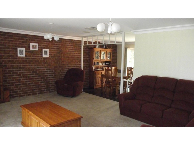 16 Webb Street, Parkes NSW 2870