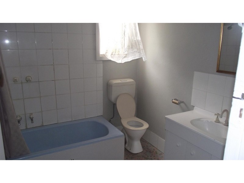 11 Cooke Street, Parkes NSW 2870