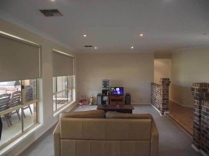 6 Caledonia Street, Parkes NSW 2870