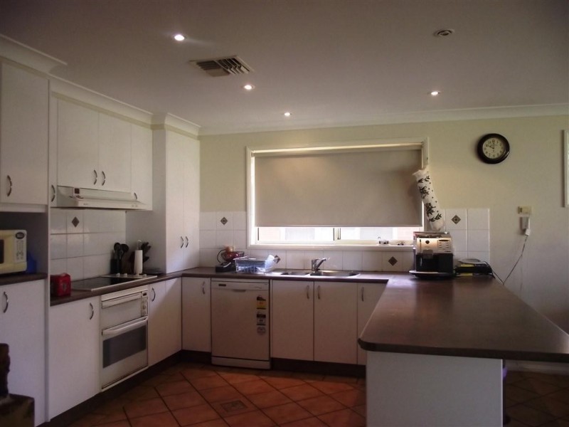 6 Caledonia Street, Parkes NSW 2870