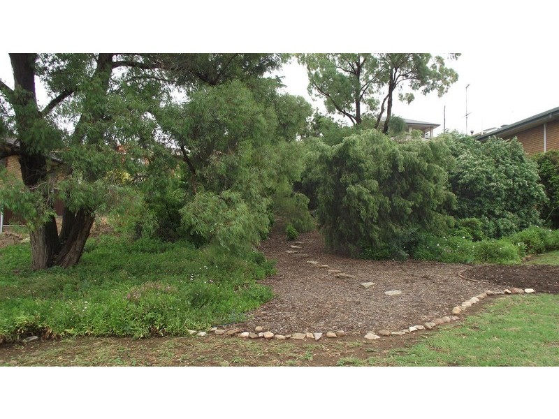 12 Mengarvie Rd, Parkes NSW 2870