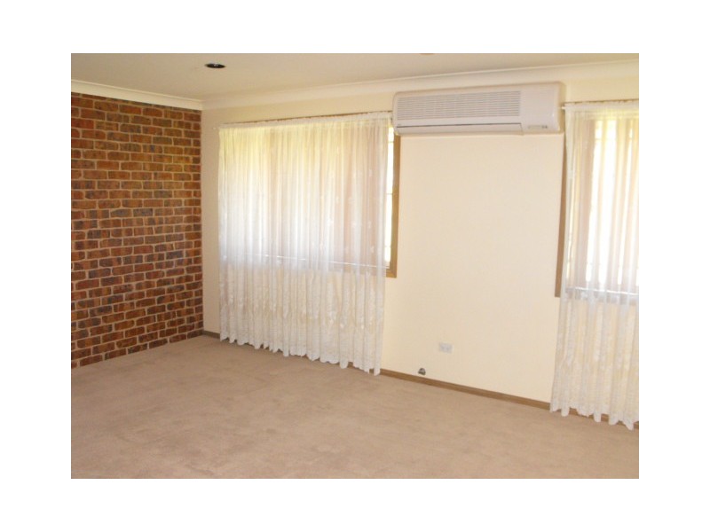 17 Golden Bar Drive, Parkes NSW 2870