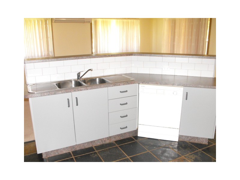 17 Golden Bar Drive, Parkes NSW 2870