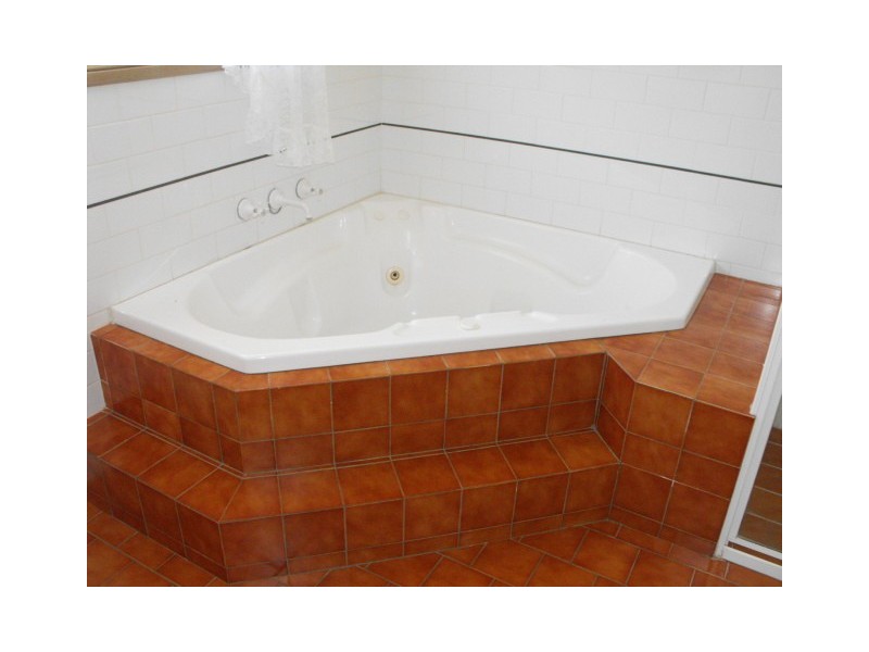 17 Golden Bar Drive, Parkes NSW 2870