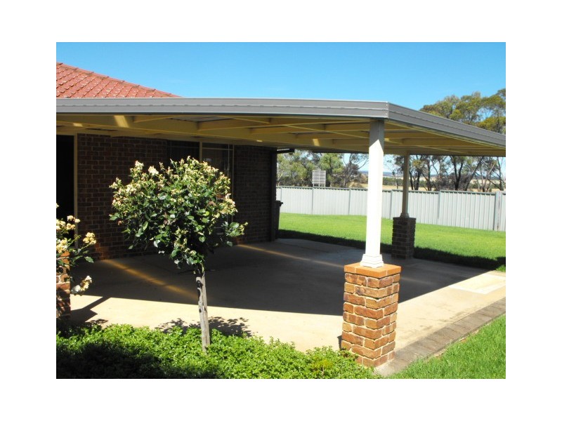 17 Golden Bar Drive, Parkes NSW 2870