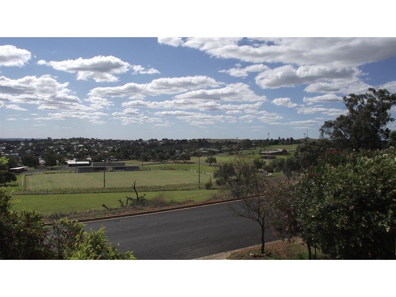 83 East Street, Parkes NSW 2870