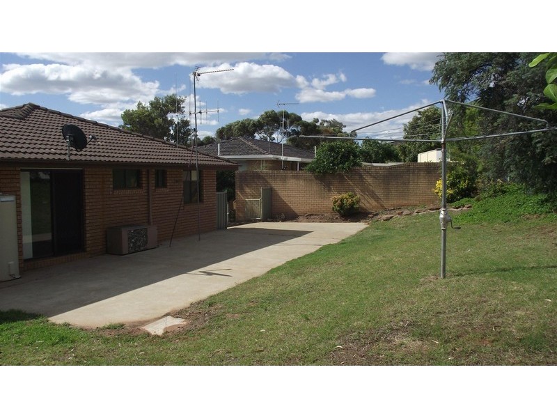 83 East Street, Parkes NSW 2870