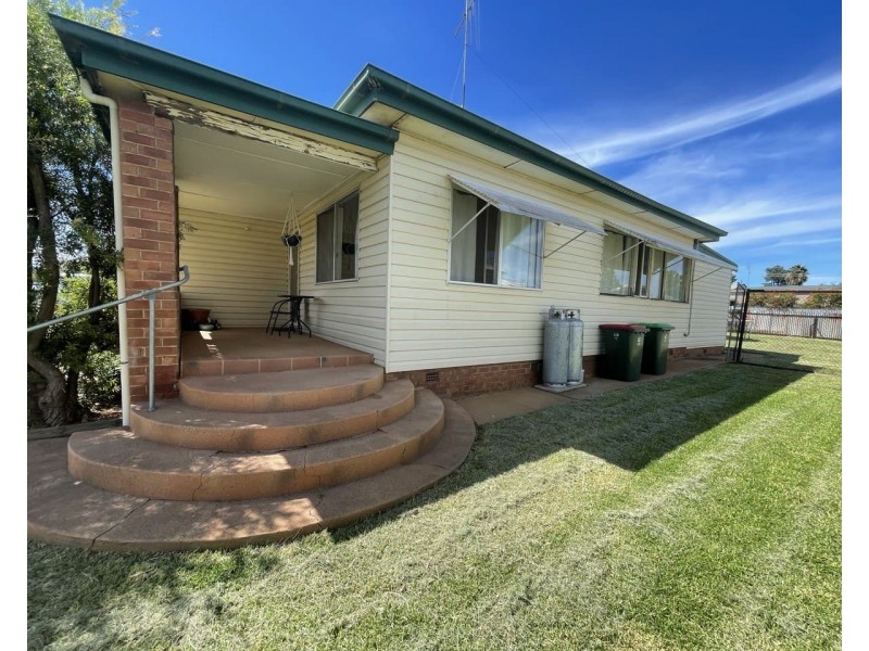 5 Callaghan Street, Parkes NSW 2870