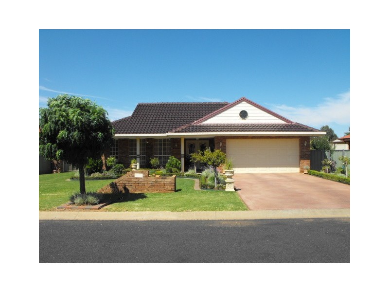 3 Angeleish, Parkes NSW 2870