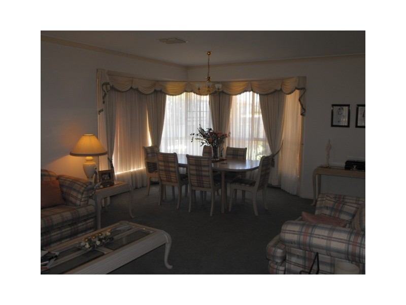 3 Angeleish, Parkes NSW 2870