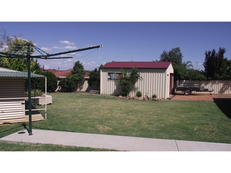 25 Bowditch Cres, Parkes NSW 2870